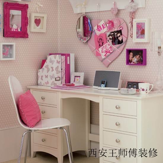 时尚简约家居书桌装饰图