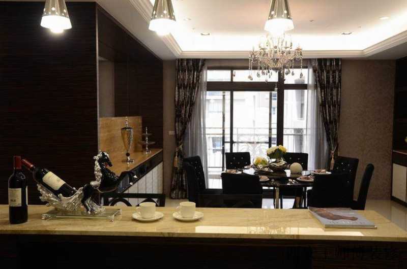 咖色系简欧餐厅装修展示图