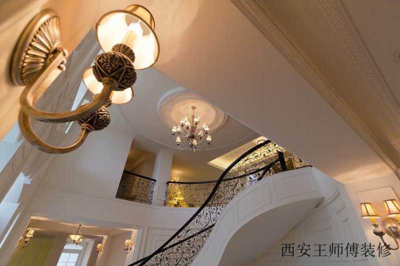 豪华欧式楼梯间灯具装修图