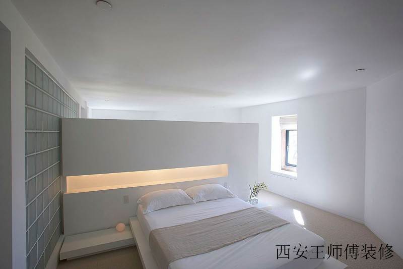 纯白简约卧室隔断墙设计