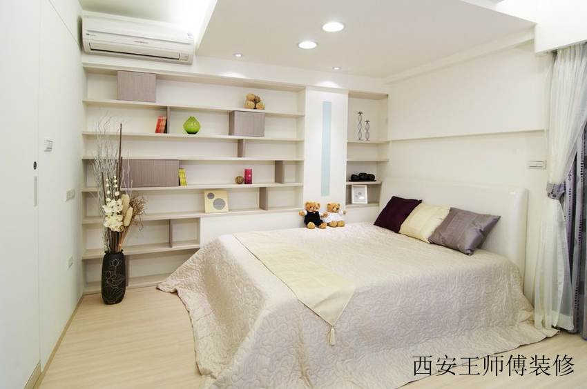纯净简约 卧室墙面嵌入式置物架设计
