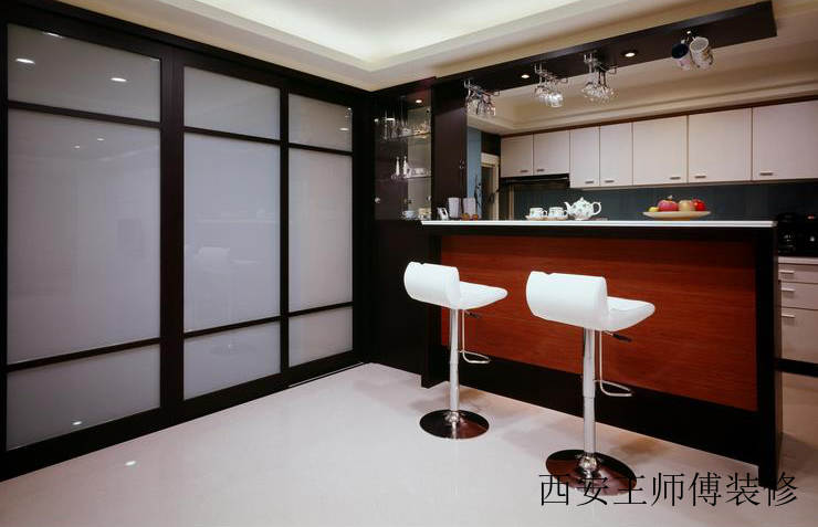 现代混搭厨房吧台椅装饰