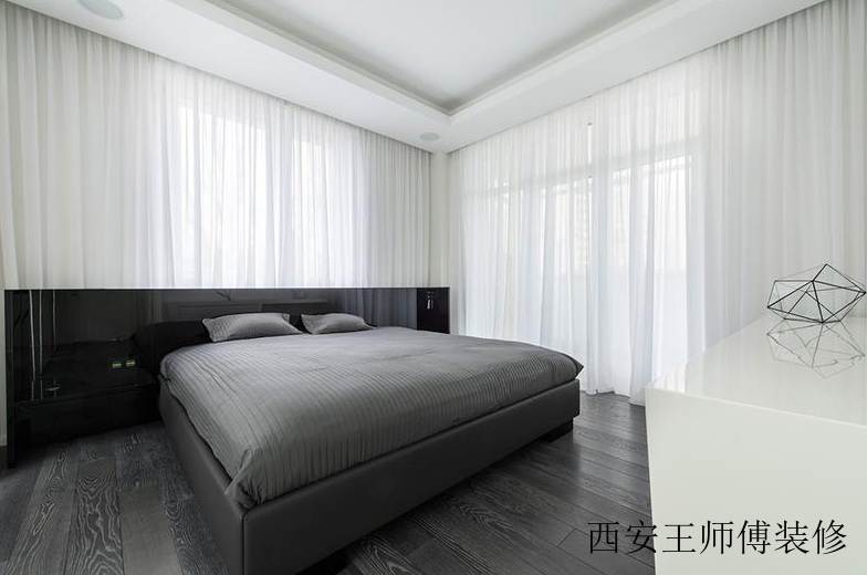 黑白极简主义公寓卧室窗帘装饰欣赏图