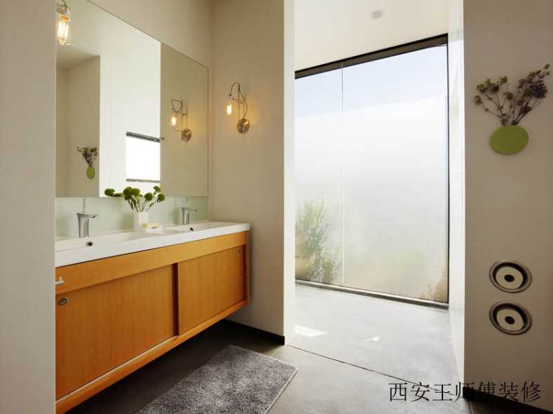 自然浪漫风情现代原木浴柜装饰图