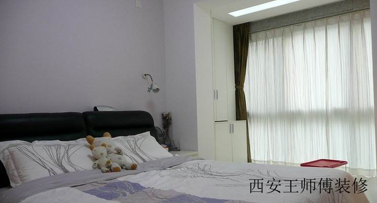 现代小复式卧室窗帘装饰图