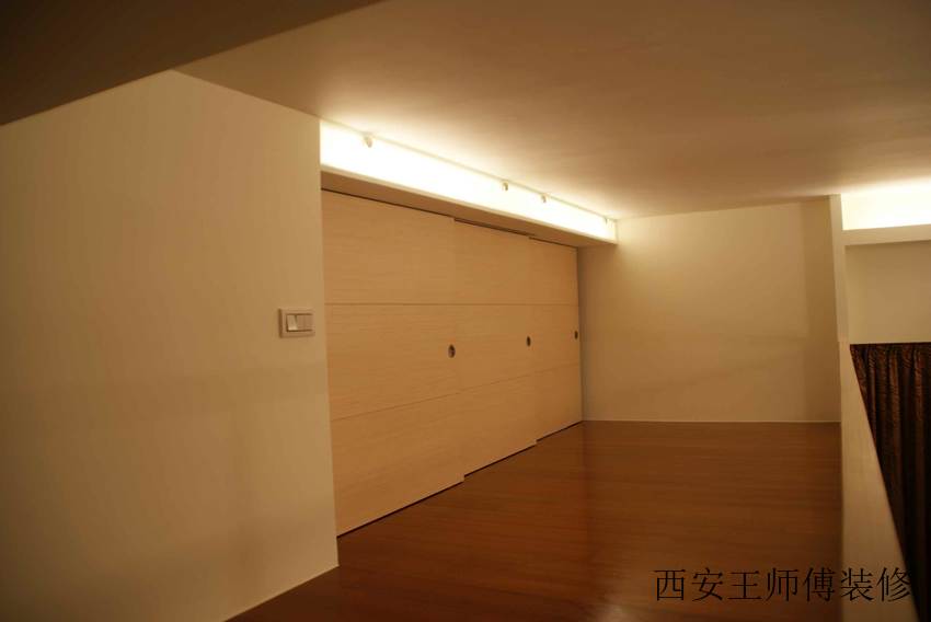 实木现代简约复式跃层过道设计装修图