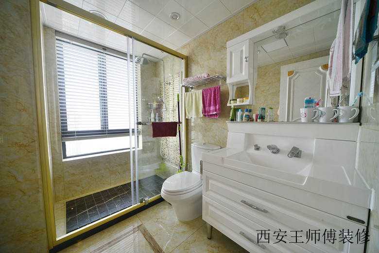 金黄色8平米现代整体卫生间装修效果图