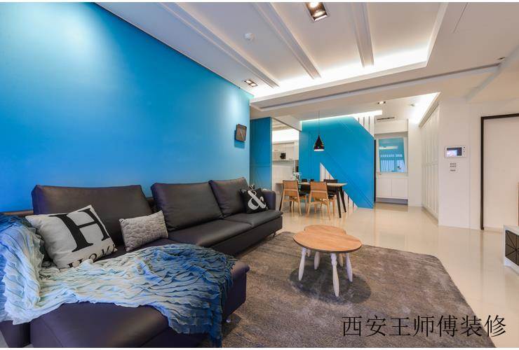 唯美简约现代客厅 蓝色背景墙欣赏