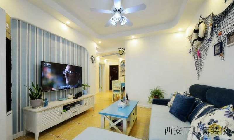 天空蓝地中海客厅沙发背景墙效果图