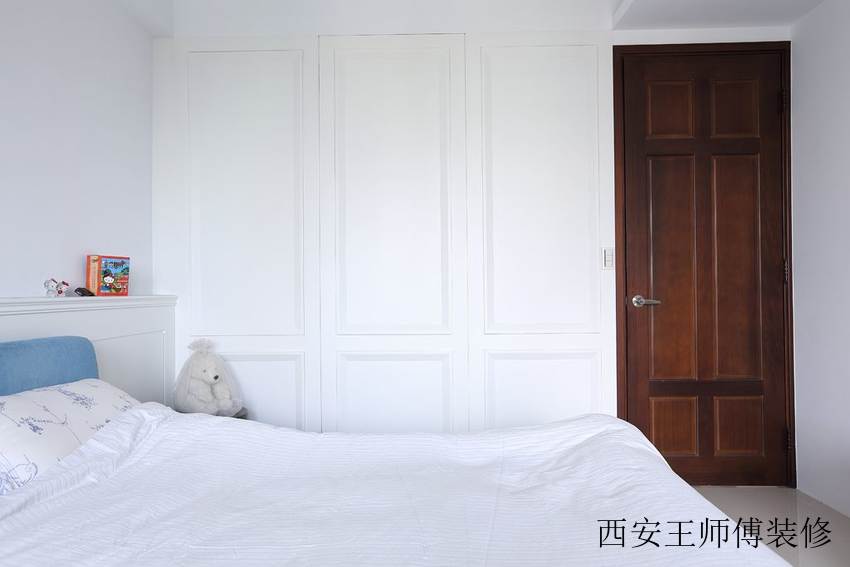 简约现代卧室门装饰图