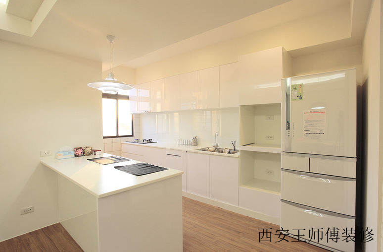 简洁北欧白色厨房案例图