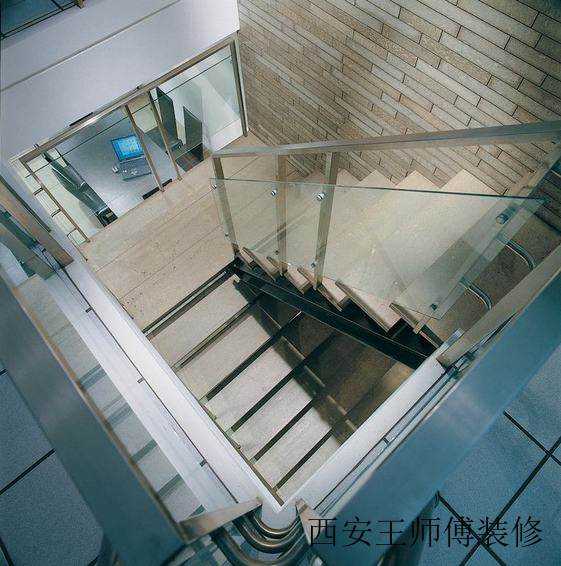 复式楼梯背景墙简约装修图