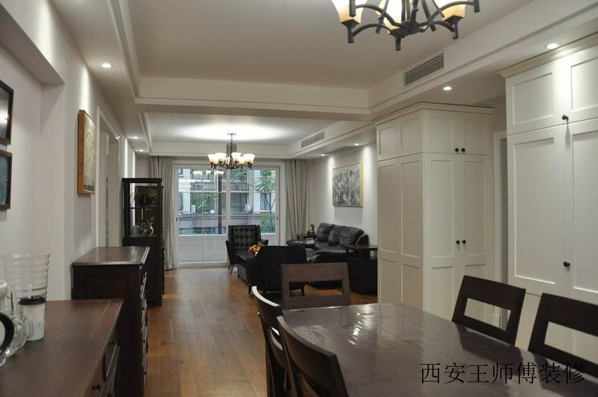 简朴现代客餐厅吊顶隔断设计