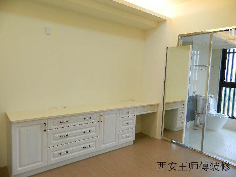 精美简约装修风格家居隔断效果图
