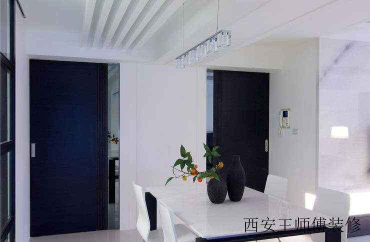 黑白时尚简约餐厅花瓶装饰图