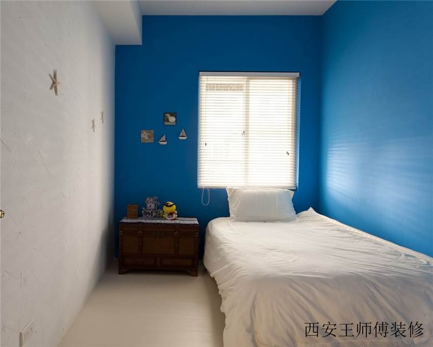 简约田园卧室蓝色背景墙装潢效果图