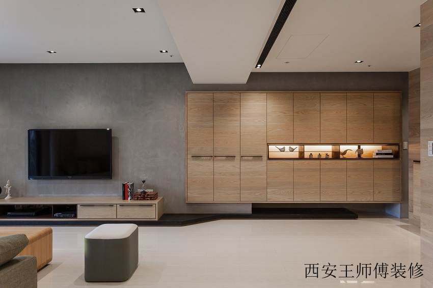 时尚现代过道原木展示柜鉴赏