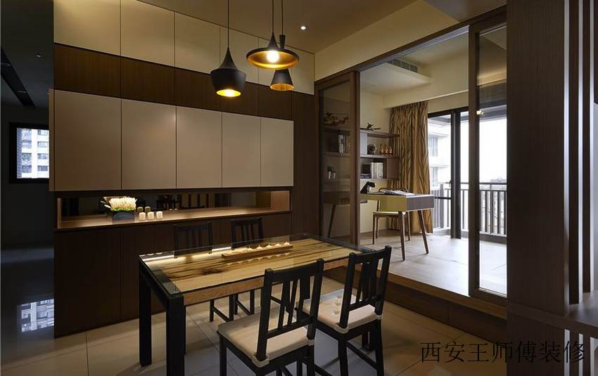 美式风格餐厅四人桌椅摆放图
