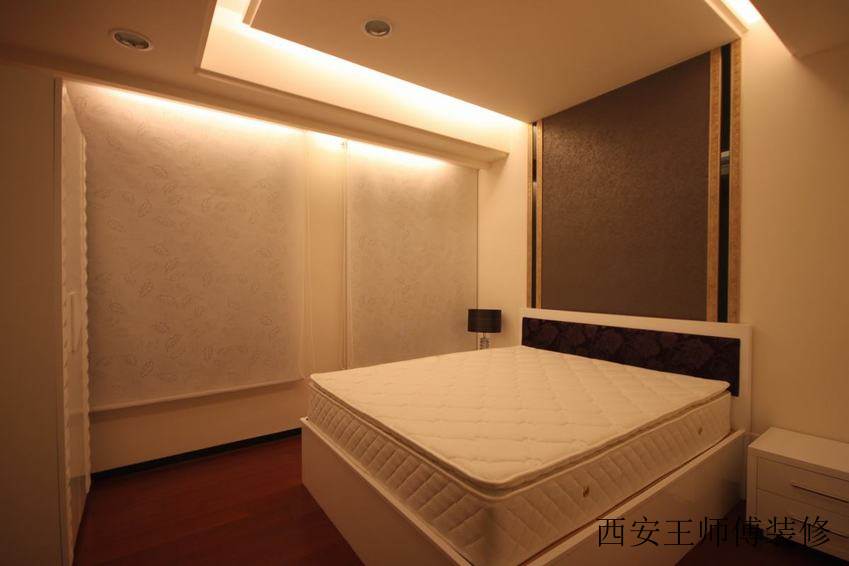 简洁现代卧室床垫装饰图