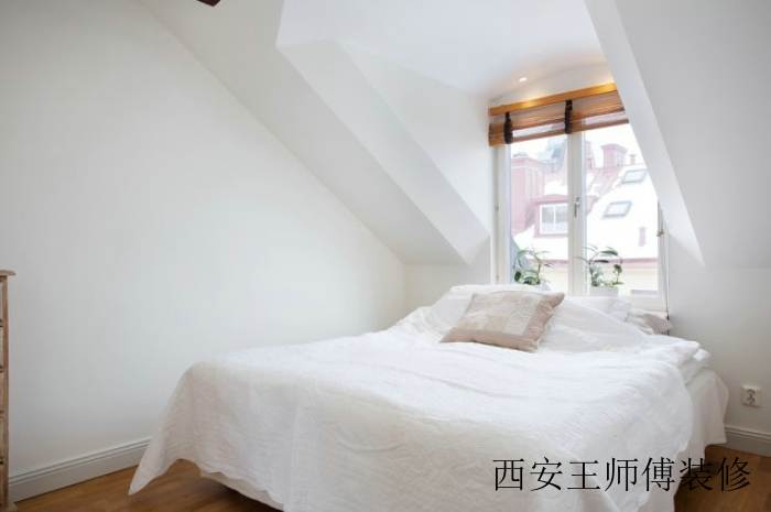 简约时尚卧室斜顶阁楼效果图