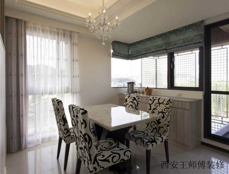 简约设计餐厅白色窗帘装饰图