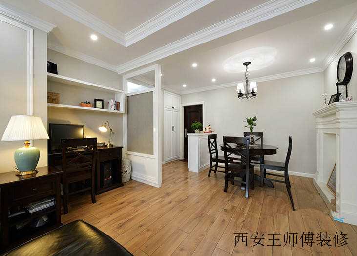 美式风格三居室餐厅四人用餐圆桌效果图欣赏