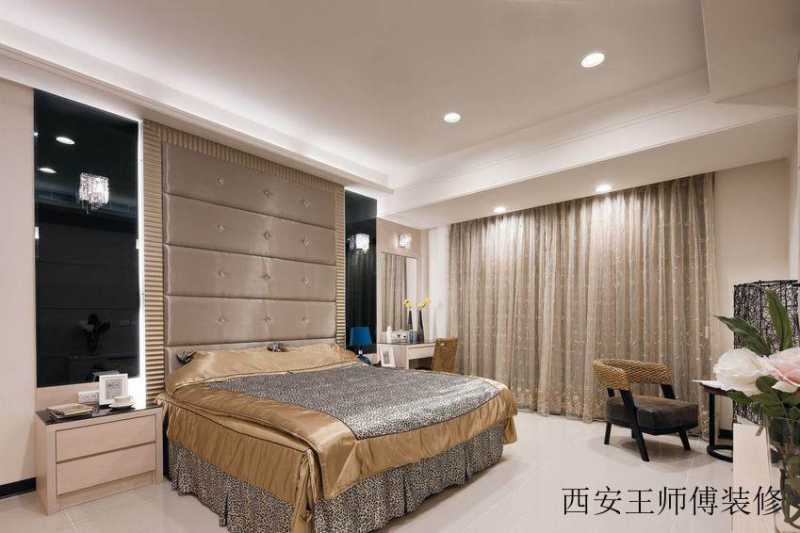时尚混搭卧室软包背景墙设计