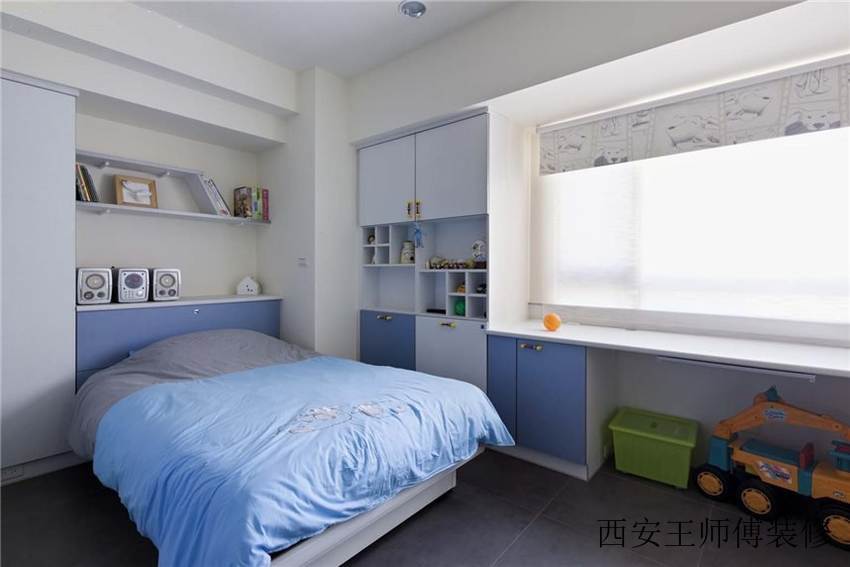 蓝色清新现代儿童房设计装潢图