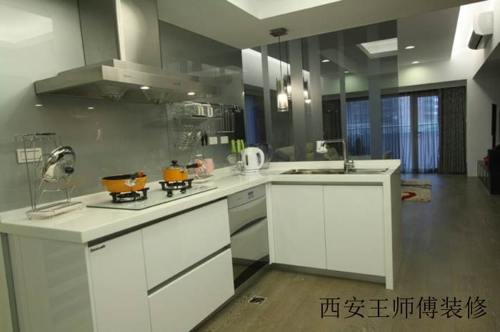 简约风格厨房白色橱柜装饰图