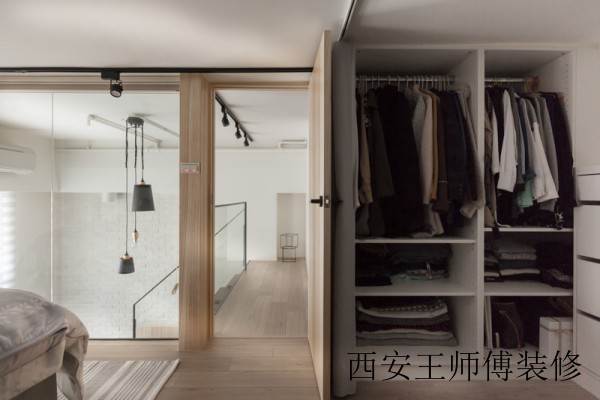 原木现代简约复式衣柜图