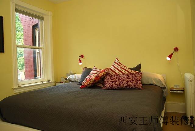 简洁宜家卧室墙面装潢图