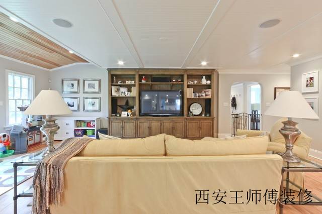 古典欧式别墅客厅吊顶效果图