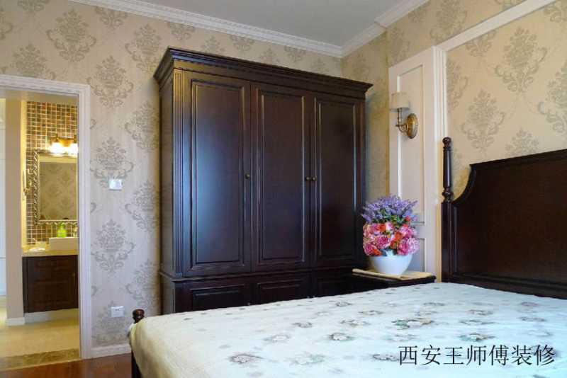 怀旧美式主卧衣柜装饰图