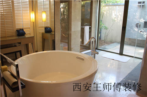 洗澡的浴缸如何挑选 挑选浴缸你用对方法了吗