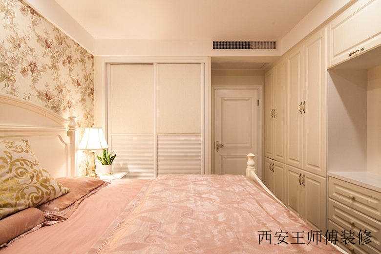 粉色甜美美式田园卧室整体衣柜设计装修图