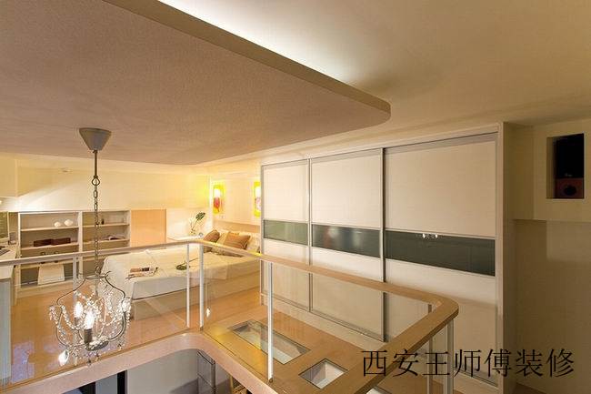 小户型跃层卧室过道简约衣柜设计