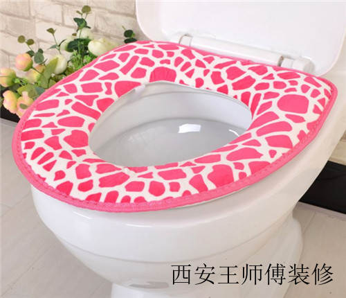 马桶坐垫套的安装方法 手拿手教你如何套马桶垫