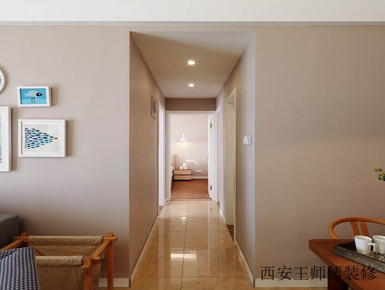 现代简约设计 室内过道筒灯装饰图