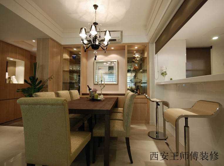 现代家装餐厅吊灯装饰图