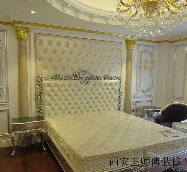 华丽欧式主卧 米黄色软包背景墙设计