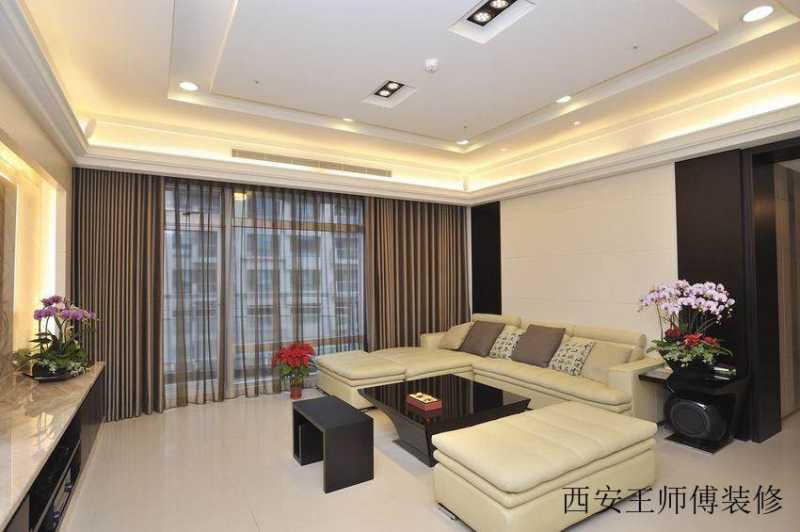 简约现代客厅落地帘装饰图