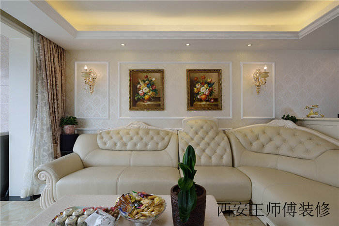 唯美低奢简欧客厅沙发背景墙装饰欣赏图