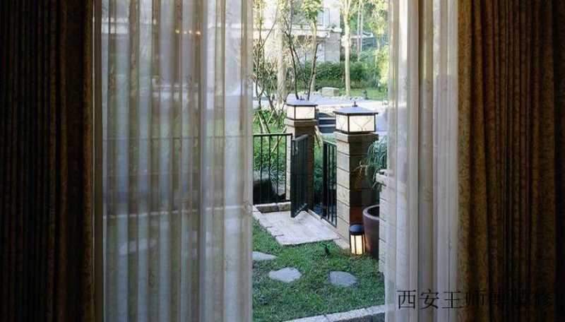 别墅美式风格窗帘隔断装饰图