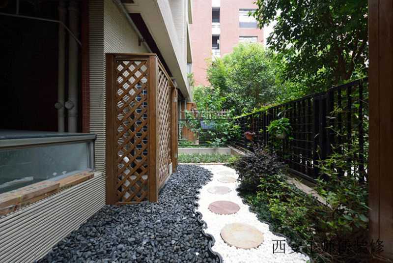 家装现代别墅小花园设计装修图