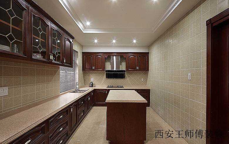 宽敞舒适欧式厨房橱柜装饰效果图