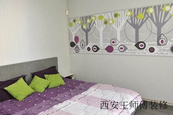 小户型卧室照片墙装修案例图