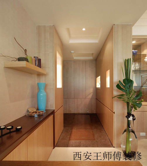 原木现代玄关过道背景墙设计