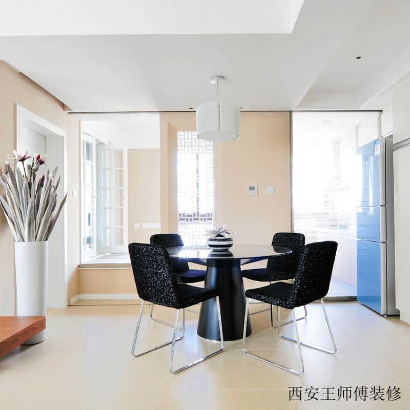 简约家居餐厅黑色桌椅装饰图
