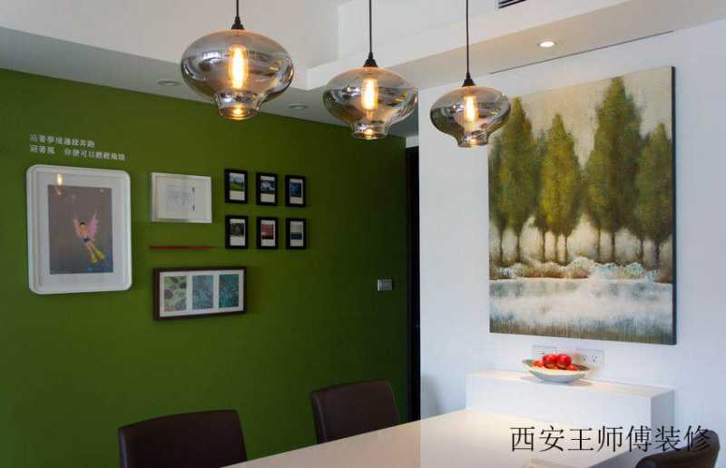 美式混搭家居深绿色相片墙装饰图