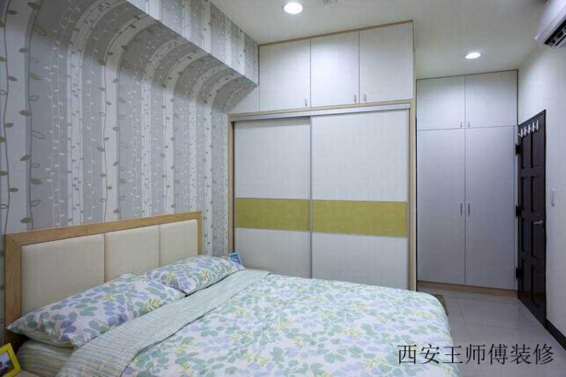 简洁日式卧室整体衣柜设计